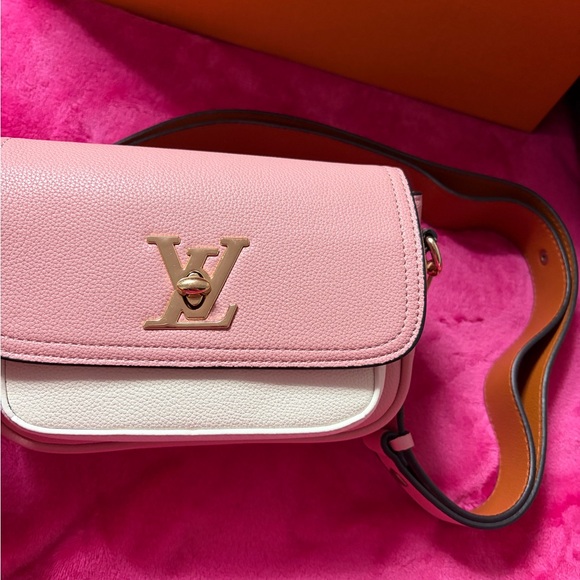 Louis Vuitton Rose Crossbody Bag - Picture 2 of 7